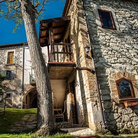 Il Rifugio Del Cacciatore / The Hunter'S Shelter Pretoro Exterior foto